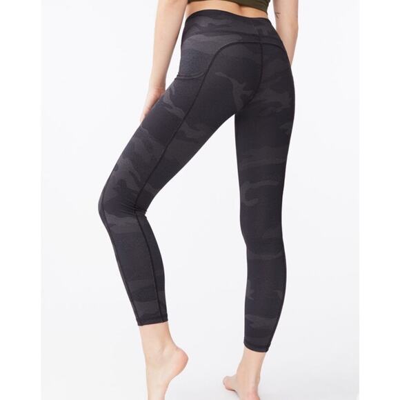 Aeropostale Camo Leggings w Pockets Womens Large - Picture 3 of 4